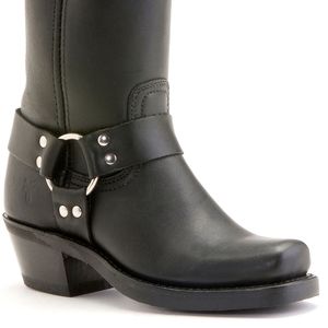 Women's Frye boots 7.5M